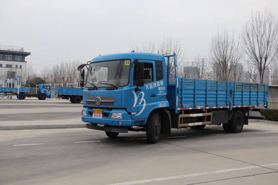 【濟(jì)寧大運(yùn)河駕?！看筌嚢嘈腿律?jí)，設(shè)備車模擬考試訓(xùn)練！(圖4)